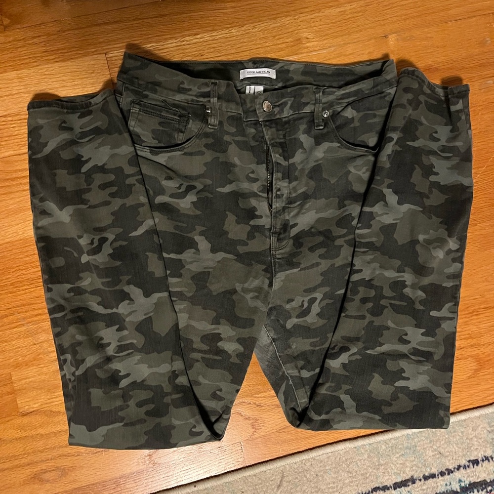 Good American Olive Camouflage Pants